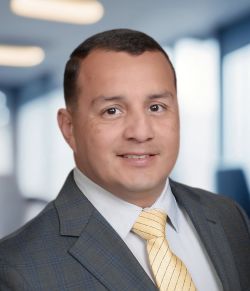 professional headshot of Alid Gonzalez